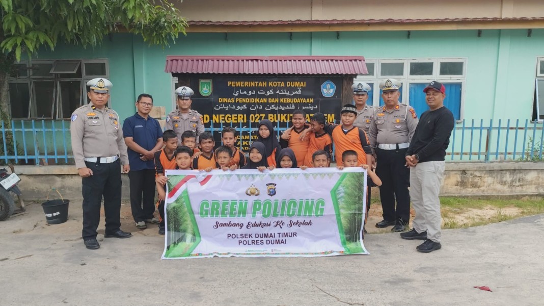 Polsek Dumai Timur Mengelar Kegiatan Penanaman Pohon SDN O27 Bukit Batrem