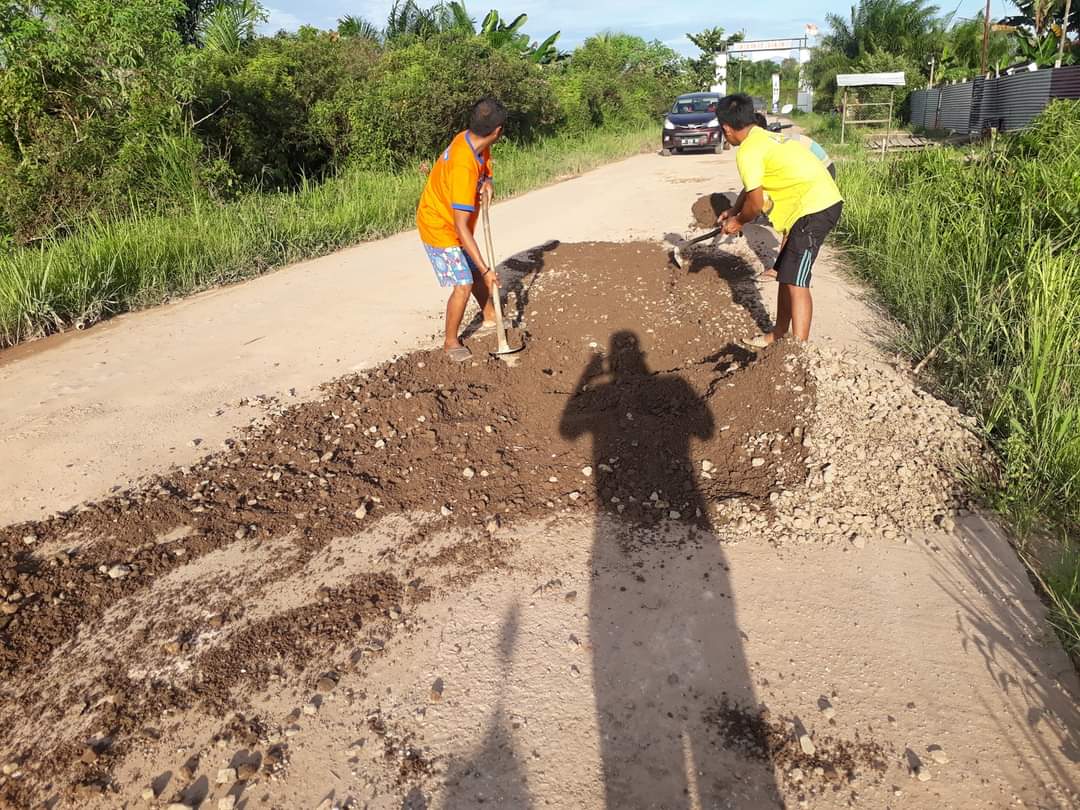 Calon Walikota Hendri Sandra Bantu Tanah Timbun Bes di Kelurahan Bagan keladi dan Purnama