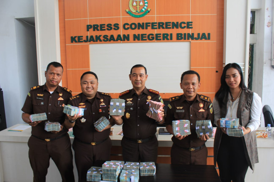 Kejari Binjai Terima Pengembalian Uang Pengganti dan Denda Dalam Perkara Dana BOS SMAN-6