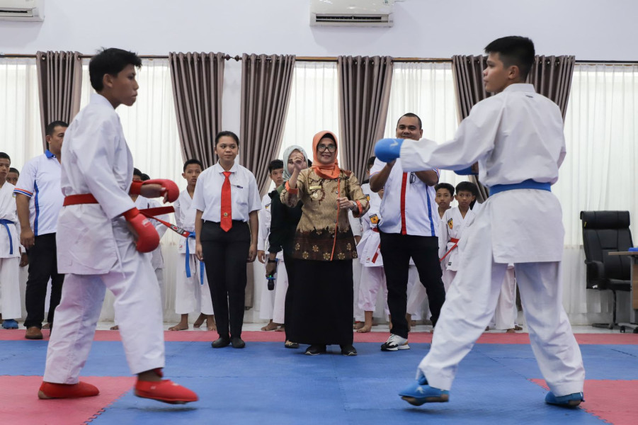 Perebutkan Piala Wali Kota Pematangsiantar 2024, Kejuaraan Karate Pelajar Dibuka Secara Resmi