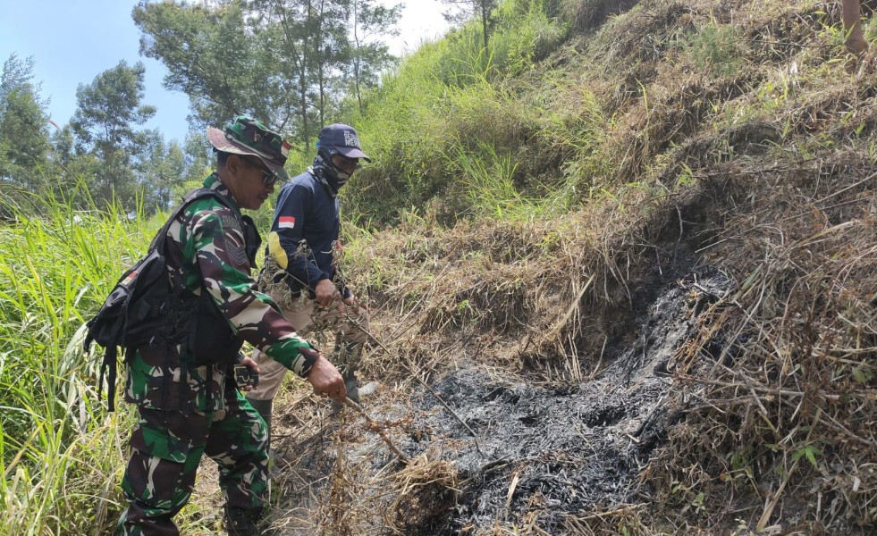 Cegah Karhutla di Lereng Merapi, Babinsa dan Petugas TNGM Perkuat Patroli dan Pemetaan Jalur Evakuasi