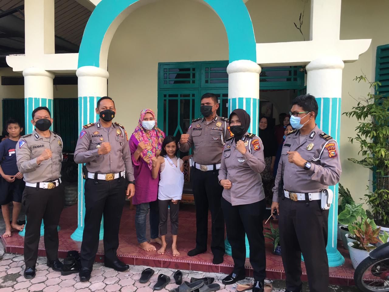 Bocah SD Korban Tabrak Lari Pengendara Ojol di Kunjungi Satlantas Polresta Pekanbaru