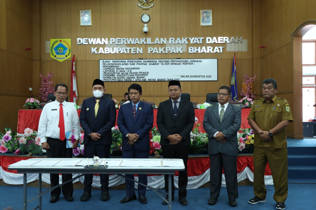 SIDANG PARIPURNA DPRD PAKPAK BHARAT DENGAN AGENDA PENGESAHAN RANPERDA LKPJ 2021 BERJALAN LANCAR