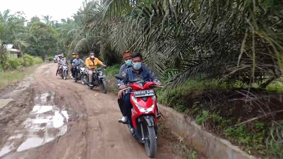 Walau Medannya Sulit, RHS dan Ketua DPD Golkar Kunjungi Dusun Nagori Kec.Ujung Padang Simalungun