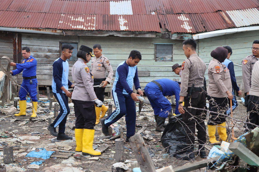 Kapolres Dumai Pimpin Kegiatan Pembersihan Lingkungan