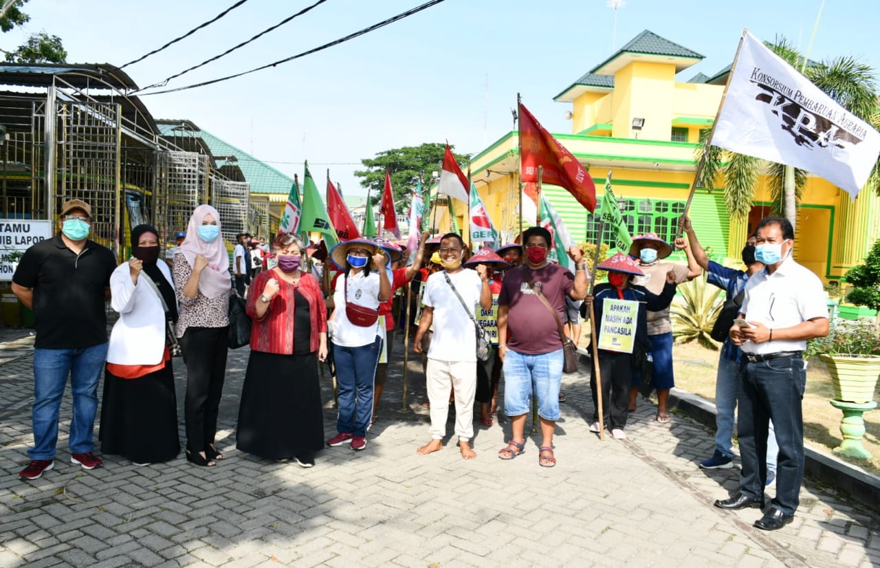 Sergai Zona Merah, Ratusan Petani Kabupaten Deliserdang Menginap di Posko Gugus Tugas