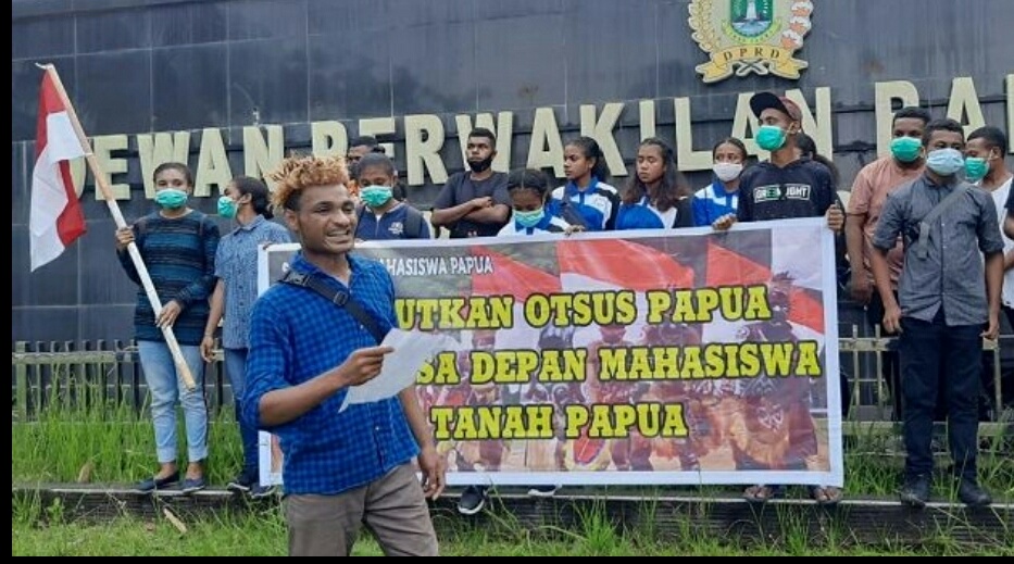 Pemuda Papua Berunjukrasa Minta Otsus Dilanjutkan