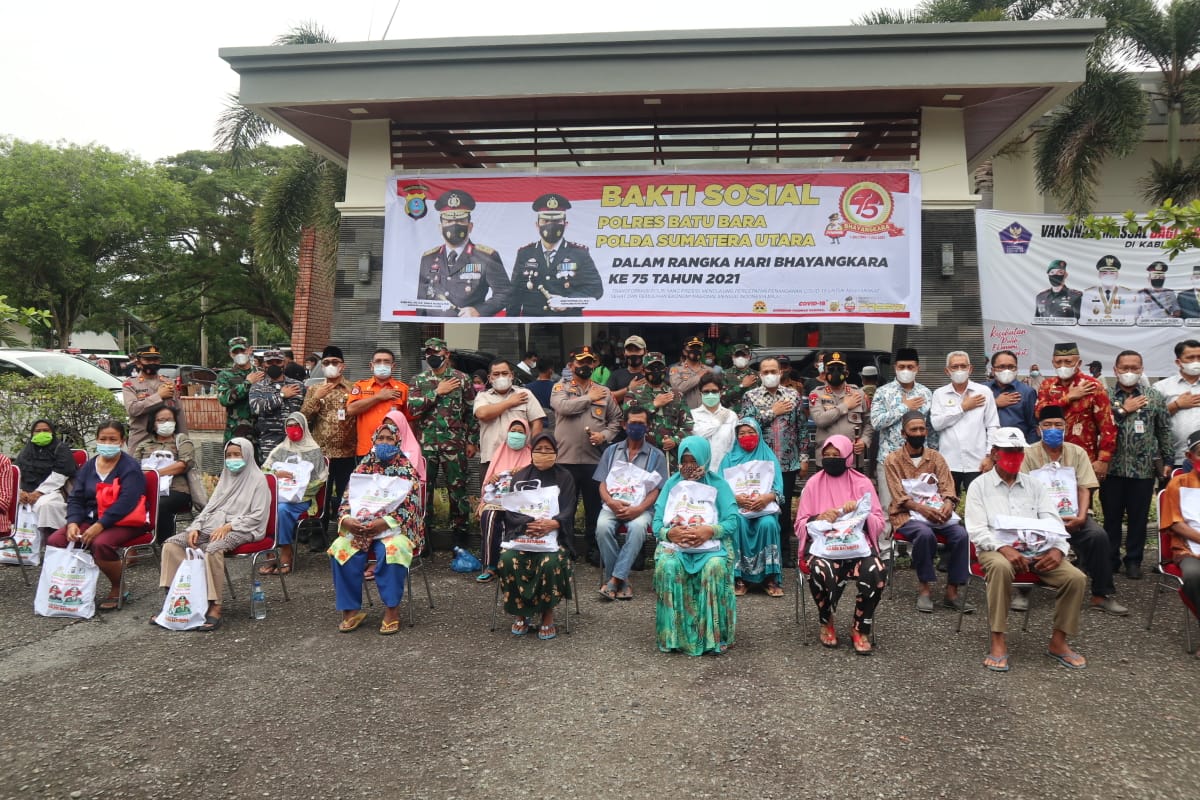 Kapolda Sumut dan Pangdam I/BB Serahkan Sembako bagi Masyarakat