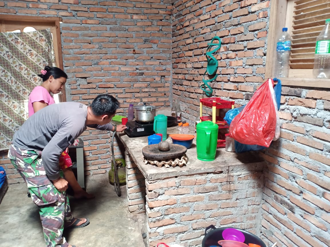 Sudah Dianggap Keluarga Sendiri, Warga Enggan Pisah dengan Satgas TMMD Kodim 0204/DS
