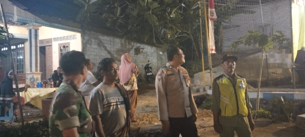 Babinsa dan Bhabinkamtibmas Patroli Kamtibmas di Wonosamodro, Warga Diimbau Tingkatkan Kewaspadaan