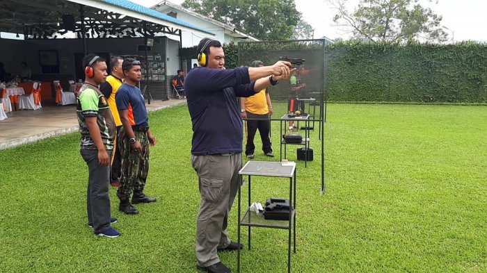 Jalin Kekompakan TNI-Polri, Polsek Medan Baru Latihan Menembak Bersama Paskhas TNI AU