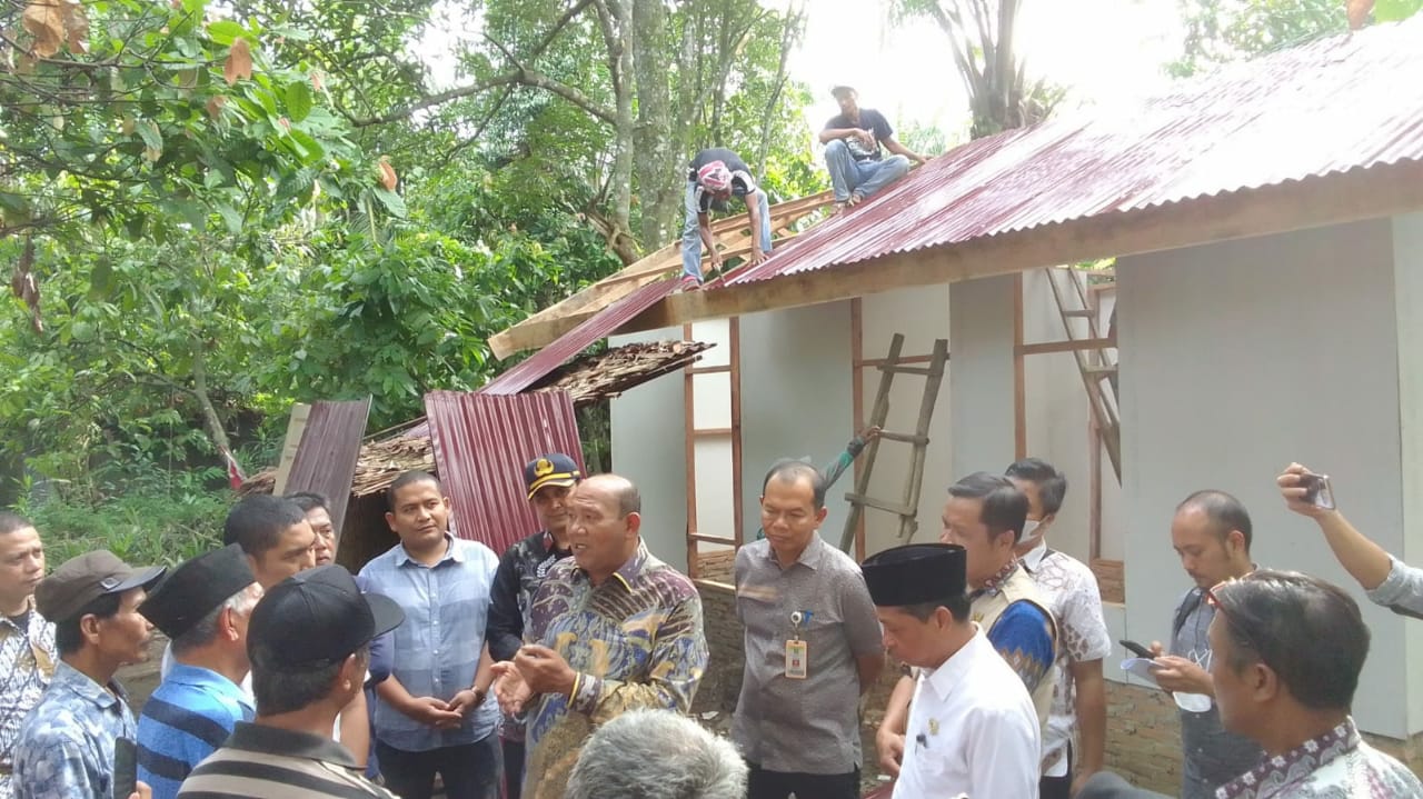 Pemkab dan Baznas Langkat Bedah Rumah Warga, Afandin: Semoga Meningkatkan Ibadah