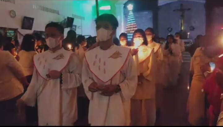 Rayakan Malam Natal, Gereja Katolik Maria Bunda Pertolongan Abadi Binjai Diterangi Cahaya Lilin