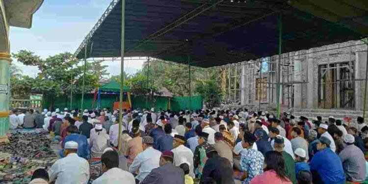 Sholat Idul Adha 1443 H. di masjid besar Al Husna Panai Hulu diikuti ratusan jemaah.