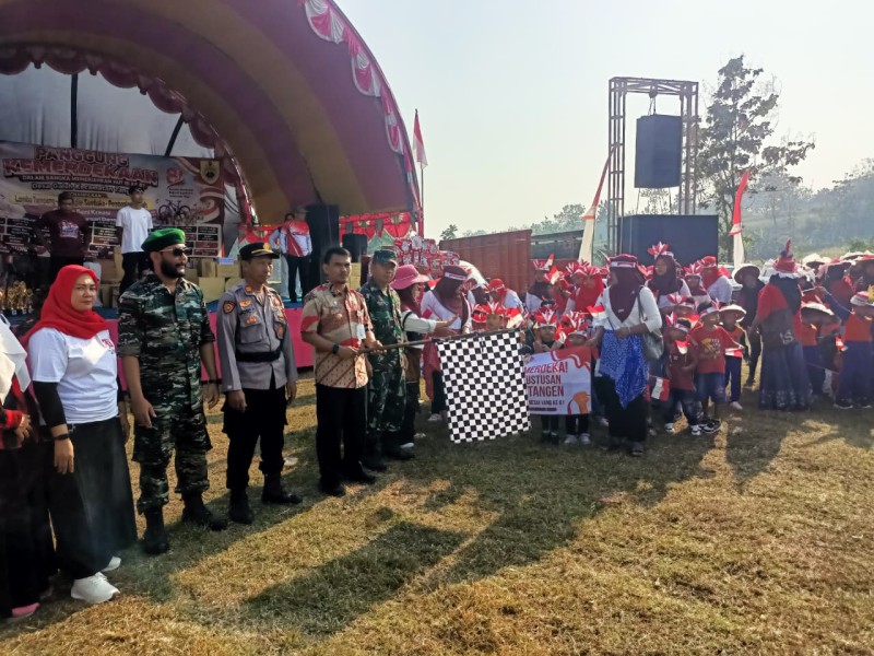 Bati Tuud Tangen Kawal Karnaval HUT RI ke-81, 300 Warga Galeh Tumpah Ruah