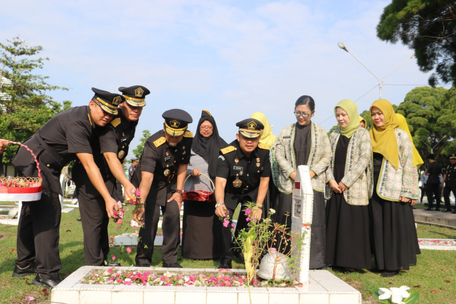 Hari Bhakti Pemasyarakatan Ke-60,   Kanwil Kemenkumham Riau Gelar Tabur Bunga di TMP Kusuma Dharma
