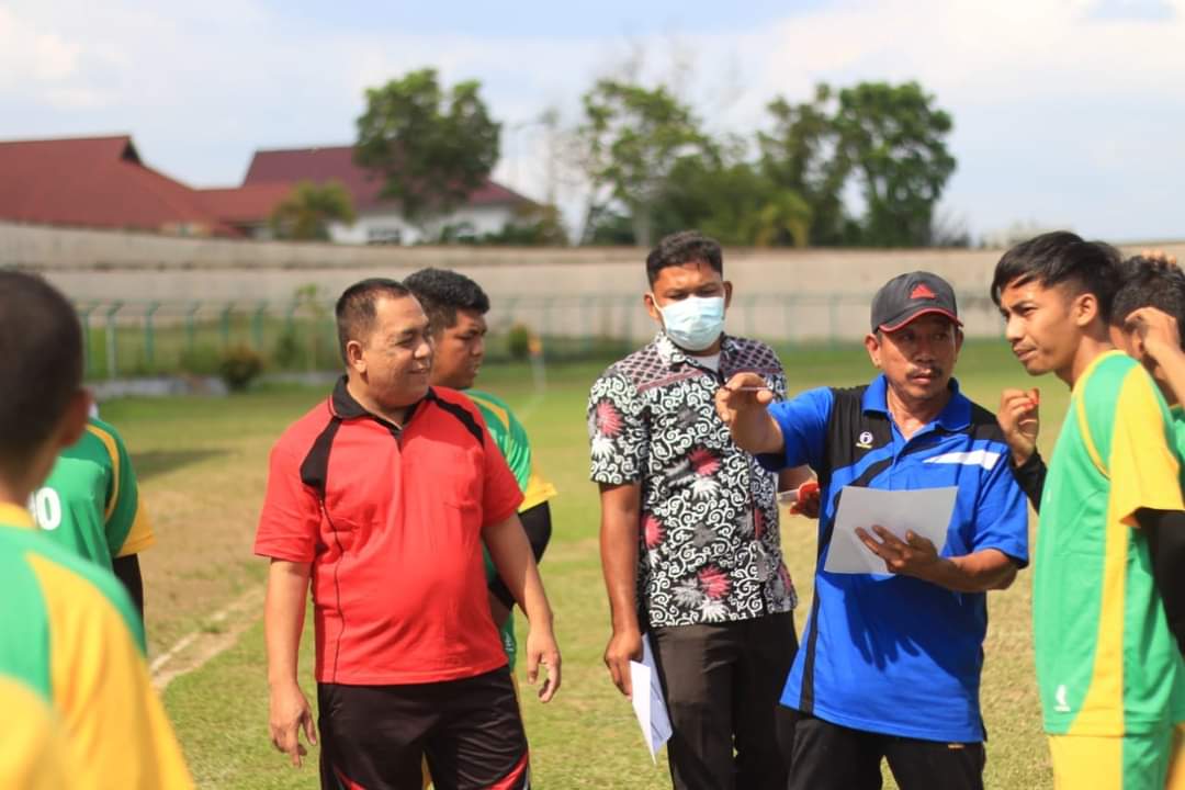 Liga sepak bola antar OPD  KOMBANG FC Lantak TIM DINAS PERTANIAN  6-1