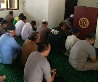 Pengamanan Pemilu, AKBP Ikhwan Berzikir dan Doa Bersama Di Masjid Al-amin Polres Pelabuhan Belawan