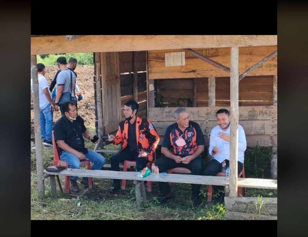 Ketua MPW PP Sumut dan Ketua MPC PP Pakpak Bharat Beserta Bupati Serahkan Bantuan Koperasi 