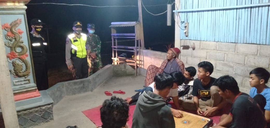 TNI Polri Bubarkan Kerumunan Pemuda Karanganyar