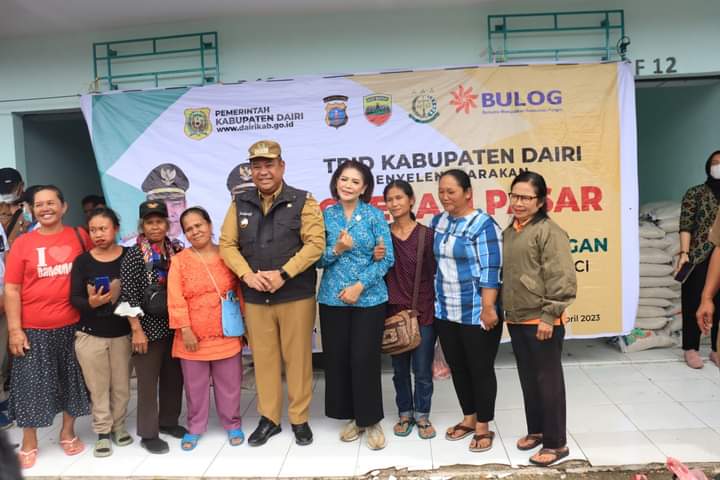 Antusias, Masyarakat Padati Operasi Pasar Murah di Pasar Sumbul