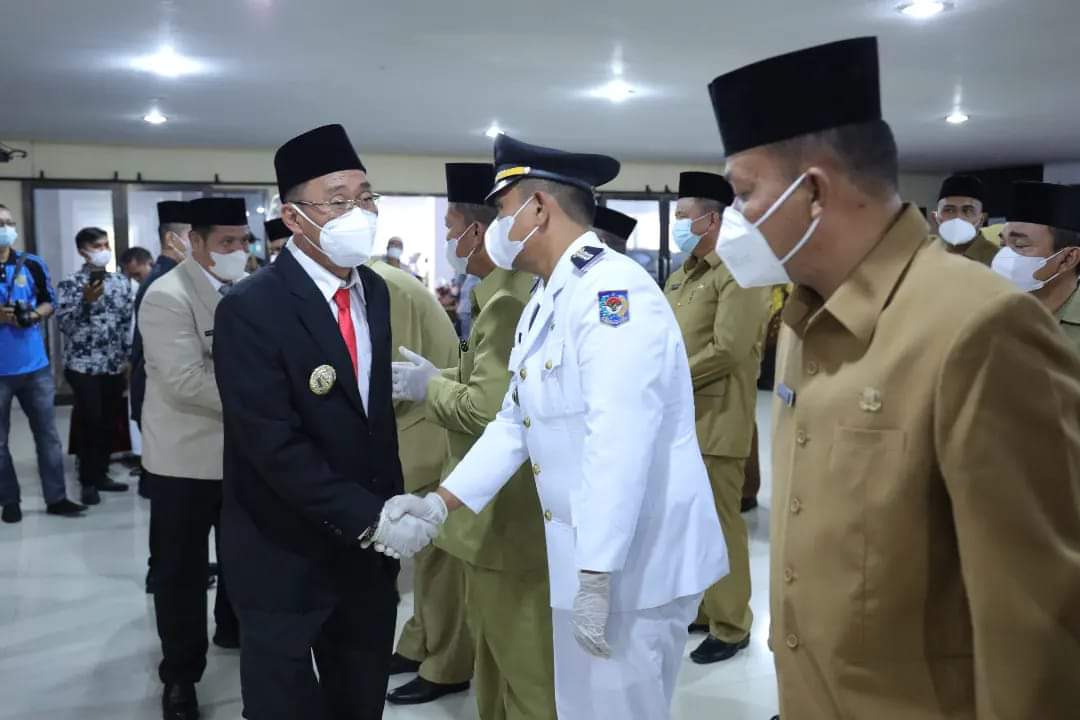 Bupati Labusel meminta Pejabat Pemkab Labusel senantiasa menunjukkan dedikasi, loyalitas dan kinerja