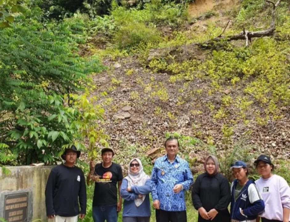 MENYUSUR KEKAYAAN HUTAN KAPUR DI PAGINDAR BERSAMA MUTSYHITO SOLIN