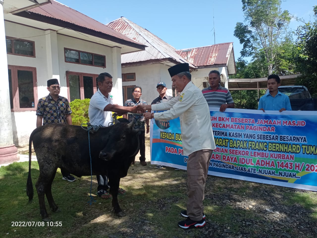Idul Adha 2022, Bupati Pakpak Bharat Serahkan Hewan Qurban di Pagindar
