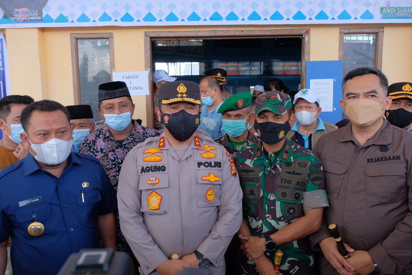 Kapolda Riau Tinjau Vaksinasi Serentak di Kampar Kiri, Wujudkan Herd Immunity