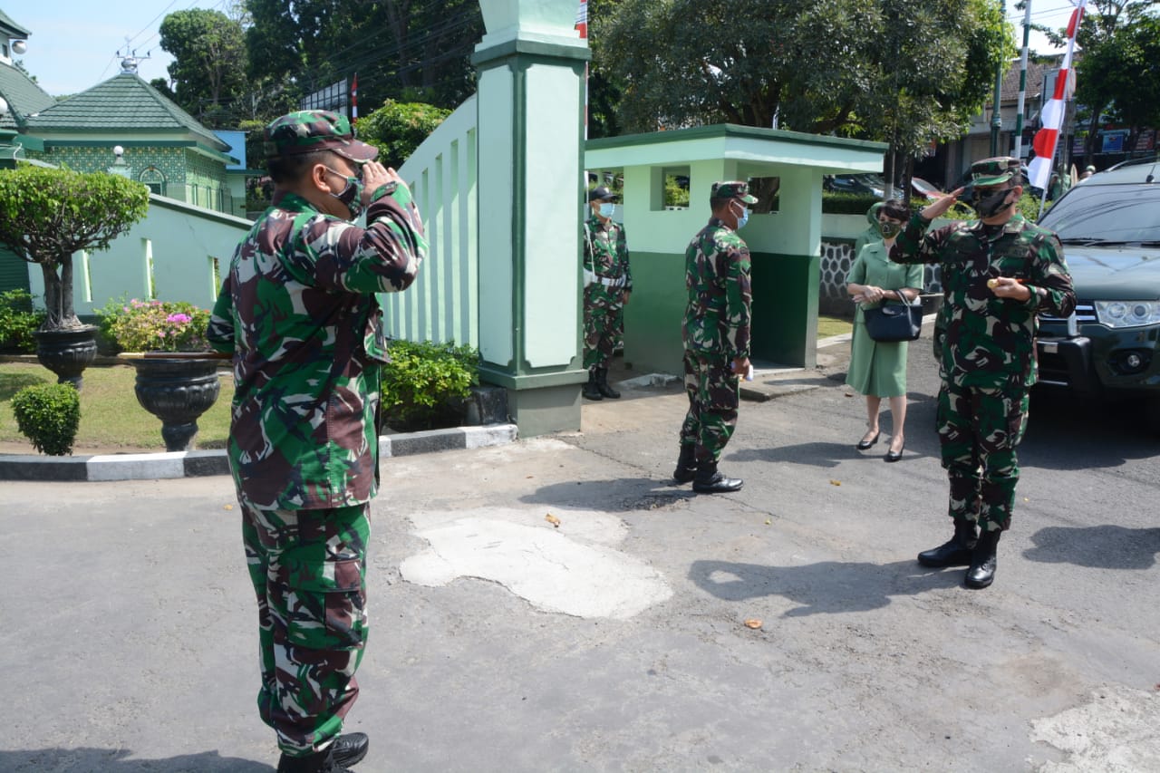 Kemanunggalan TNI Dan Rakyat Sangat Penting Bagi Sistem Pertahanan Kita