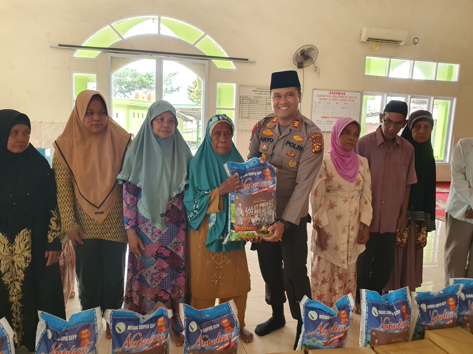 Jumat Curhat, Kasat Binmas Polres Dumai Berbagi dan Tampung Aspirasi Masyarakat