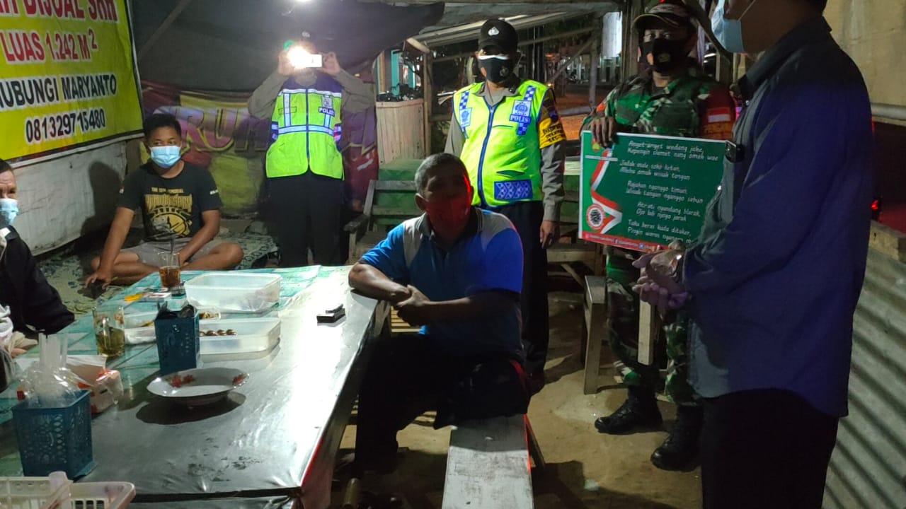 Koramil 05/Weru bersama Satgas Covid-19 Weru Tak akan Lelah Ajak Warga Patuhi 5M