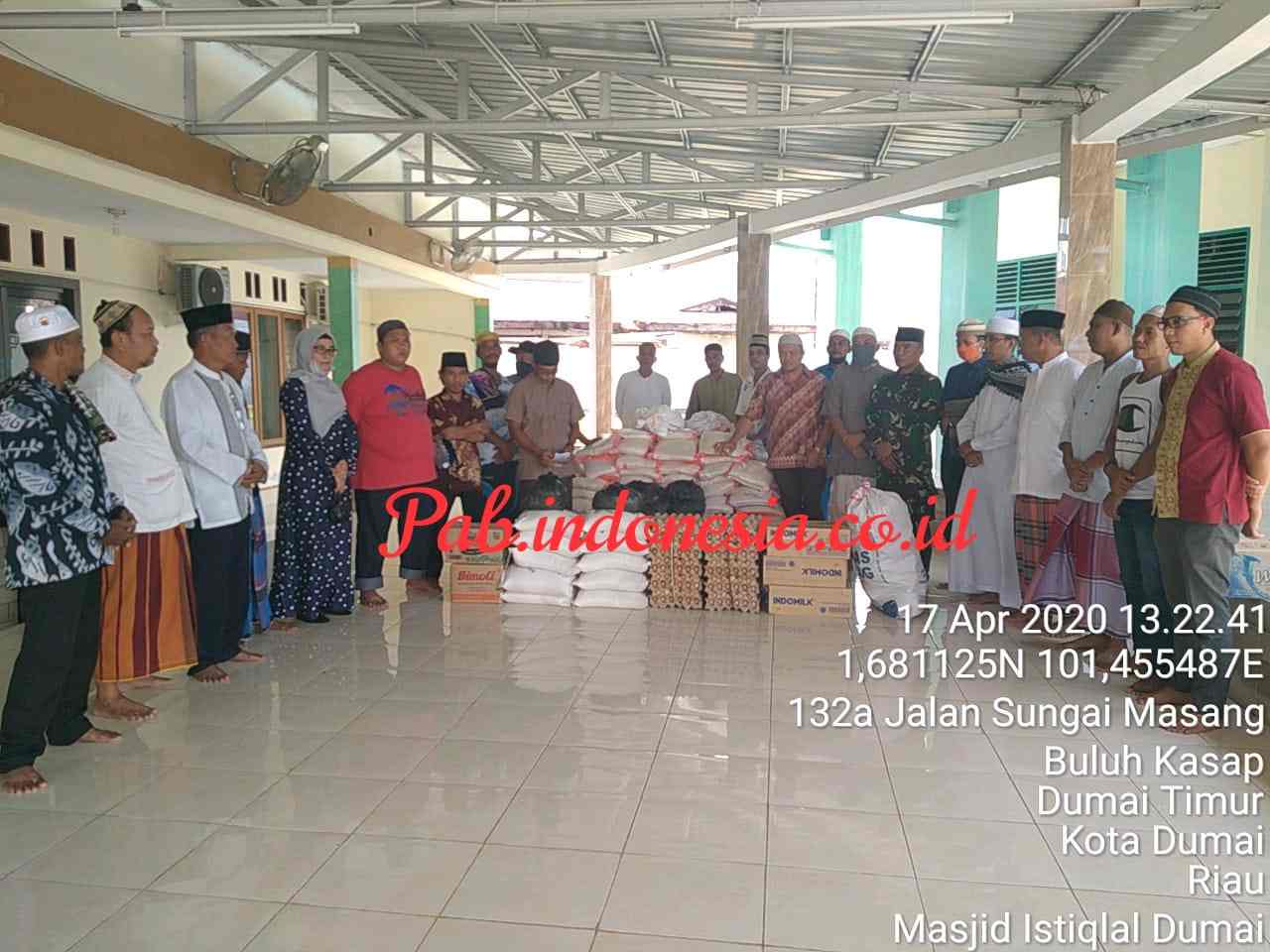 Peduli Masyarakat Ditengah Covid-19, PT  Pelindo1 Cabang Dumai Salurkan Bantuan di Mesjid Istiqial D