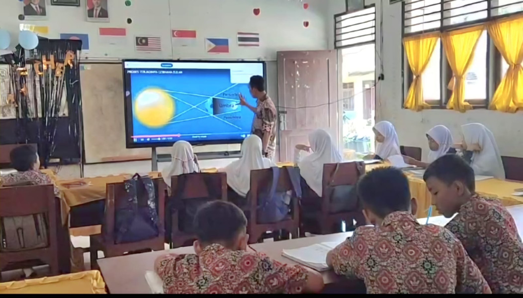 Pj Bupati Langkat Dorong Digitalisasi Pendidikan dengan Smart Board, Dukung Program Prioritas Presid