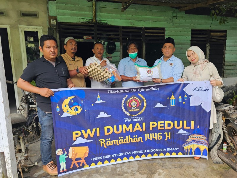 Melalui Kegiatan PWI Peduli, PWI Dumai Berbagi Kebaikan Menjelang Lebaran dengan Menyantuni Janda Wartawan