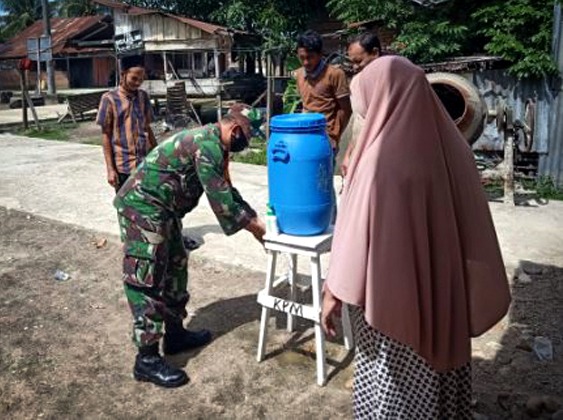 Babinsa Ramil 03/Rts Himbau Warga Binaannya Terapkan Protokol Kesehatan