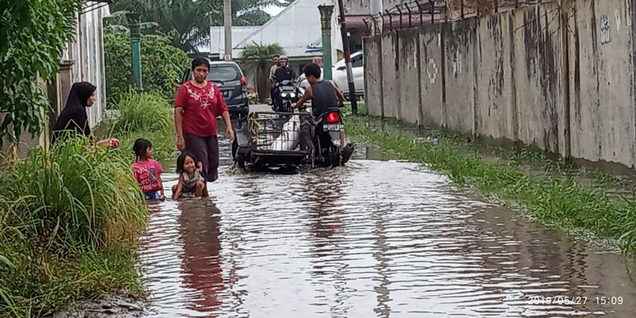 Jalan Dusun III Langganan Banjir, Warga: Pemkab Sergai Terkesan Tutup Mata