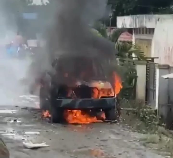 Insiden Bentrokan, Polisi Amankan Mobil Escudo yang Dibakar OTK