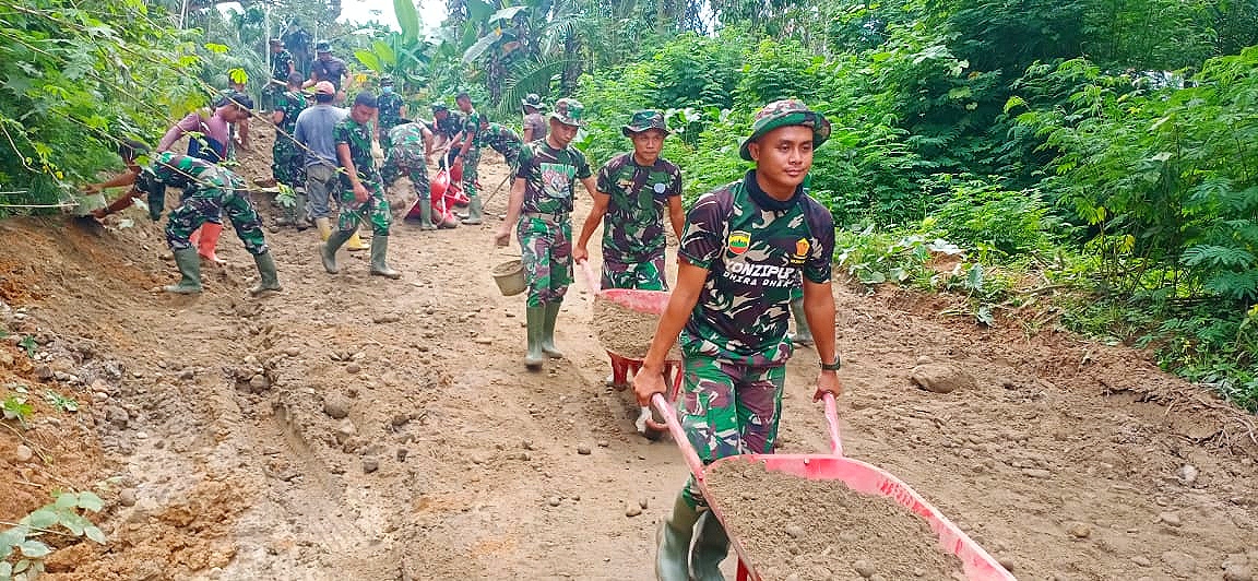 Semangat Bekerja Satgas Kodim 0204/DS Tak Kendor Hingga Akhir Kegiatan TMMD 