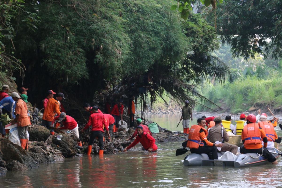 Dzulmi Eldin Laksanakan Aksi Bersih - bersih untuk Kelestarian Sungai
