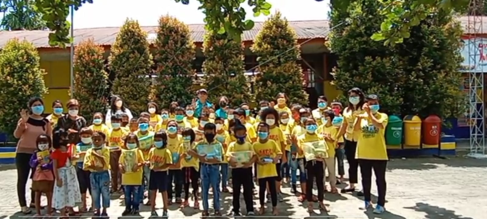 Ketua DPD PPWI Wilayah SUMUT, mengapresiasi Bantuan Peralatan sekolah dari Komunitas PHH kepada SDS 