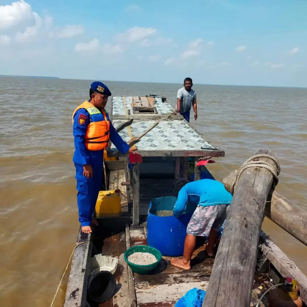Satpolairud Polres Labuhanbatu lakukan Patroli rutin di perairan Kuala Sungai Berombang