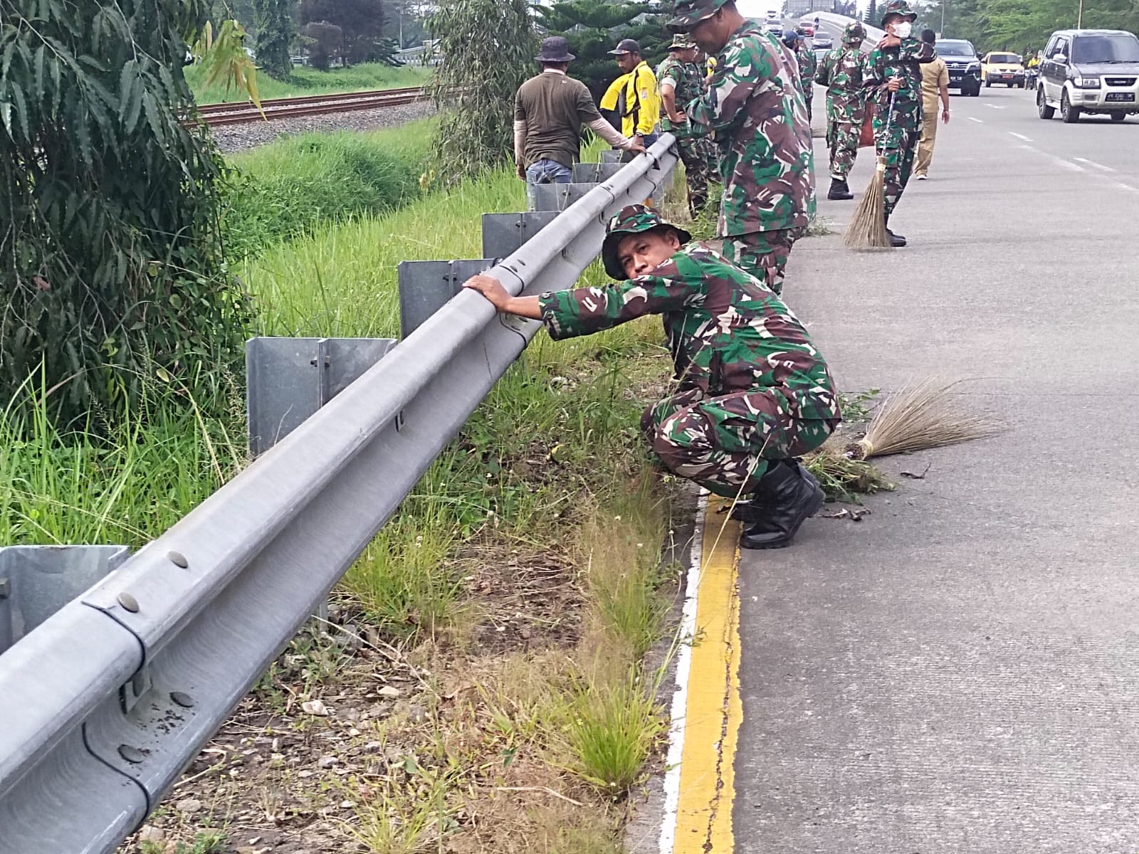 Polresta Deli Serdang Kurve Kebersihan Bersama Instansi Terkait Di Area Bandara Kualanamu