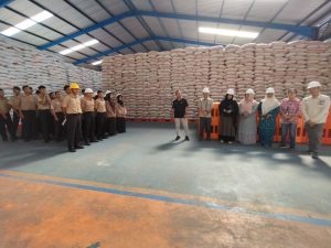 Wawasan Management Pangan, SMAN 2 Gelar Kunjungan Edukatif Ke Bulog