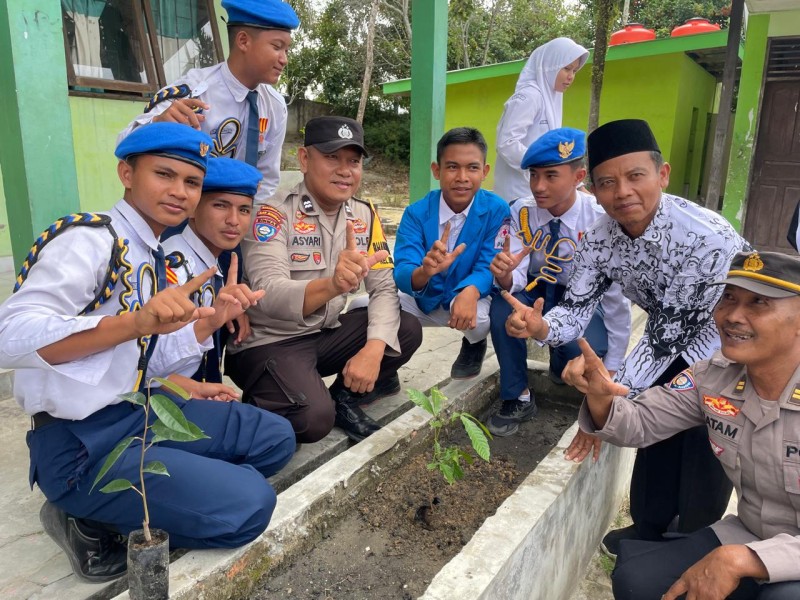 Polres Dumai Gelar Green Policing, Edukasi Siswa MTs YAMAS Bukit Kapur tentang Cinta Lingkungan
