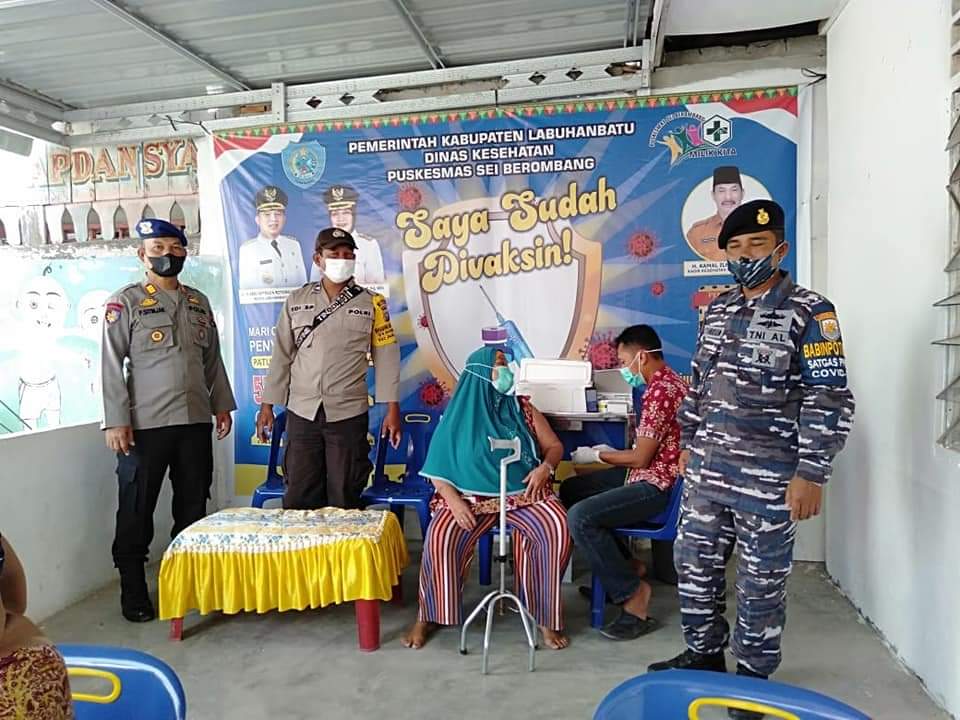 Satpolair Polres Labuhanbatu lakukan monitoring dan pengamanan  pelaksanaan Vaksinasi di Puskesmas