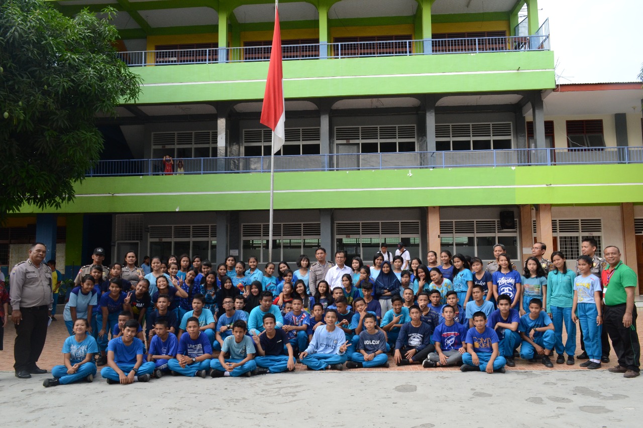 Unit Binmas Polsek Medan Helvetia Bagian Narasumber Kenakalan Remaja di SMA dan SMK Perguruan Markus