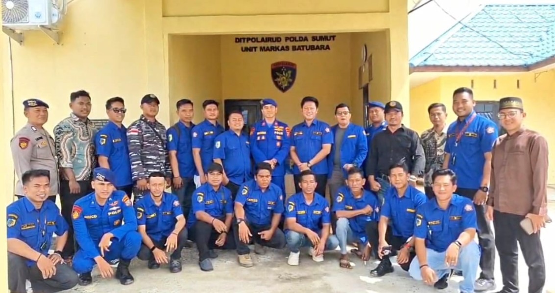 POS TNI AL Tanjung Tiram & Karang Taruna Beri Kejutan Tumpeng HUT Korps Polairud Di Markas Batubara