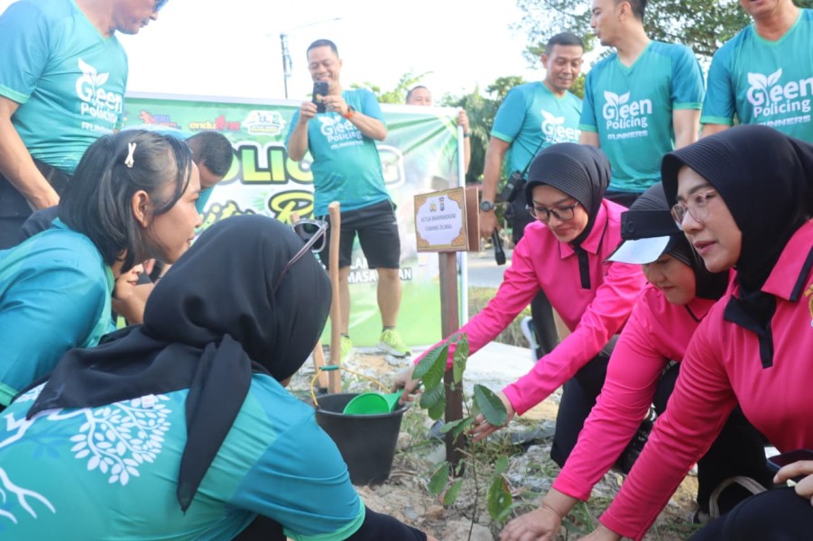 Polres Dumai Gelar Green Policing Runnners bersama Community Run Dumai, Satukan Olahraga, Kepedulian Lingkungan, dan Penanaman Pohon