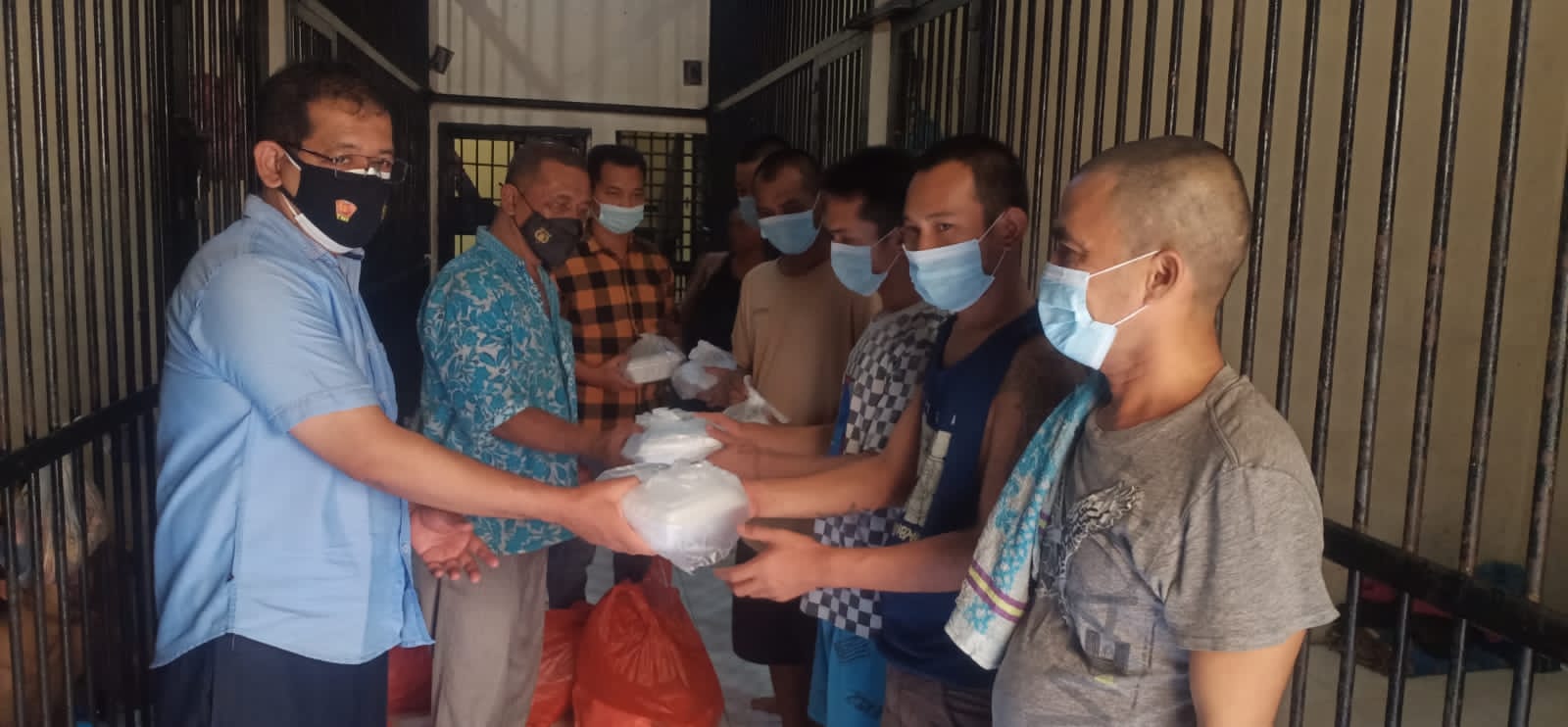 Jumat Barokah,Tahanan Polres Pelabuhan Belawan Dapatkan Makanan Tambahan Dan Arahan